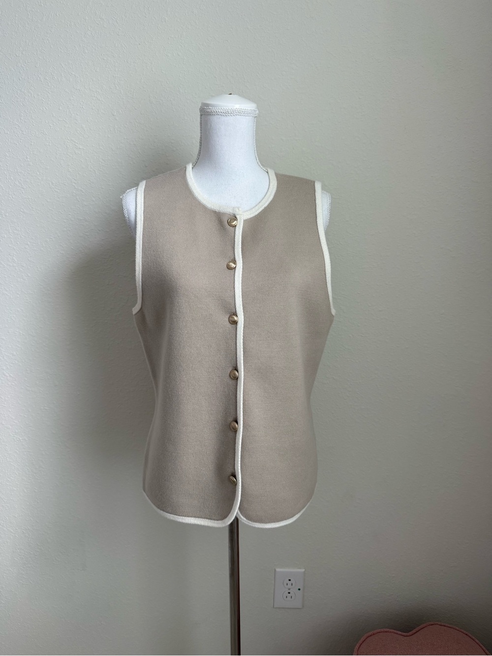 Abercrombie & Fitch Taupe Knit Cardigan with Cream Trim - Picture 3 of 6